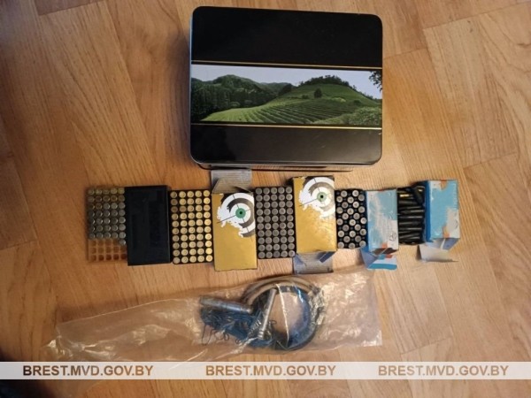 Житель Барановичей в квартире и гараже хранил оружие и патроны – он задержан