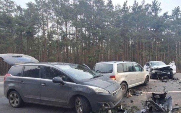 Авария с участием трех автомобилей и трактора случилась в Брестском районе