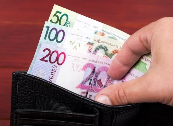 Белоруска погасила кредит, но он висел на ней еще полгода. Помогла жалоба в Нацбанк