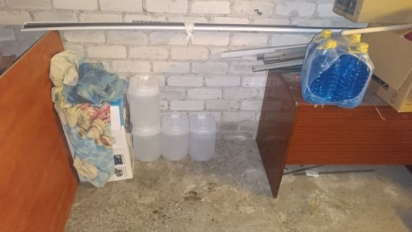 Бизнес-план провалился. У мужчины оперативники изъяли 155 л спирта