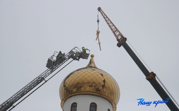 Божья радость! Купол храма святой Валентины Минской в Барановичах увенчал освященный крест, а на территории зазвонили освященные колокола Божья радость! Купол храма святой Валентины Минской в Барановичах увенчал освященный крест, а на территории зазвонили освященные колокола
