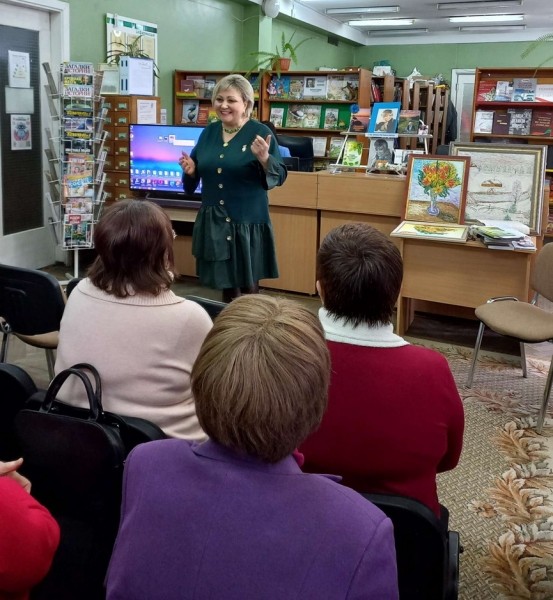 «Цветную музыку души» Галины Лис пришли послушать читатели городской библиотеки