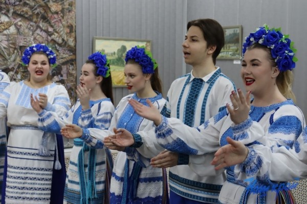 Фотарэпартаж. Адкрыццё выставы жывапісу знакамітага беларускага мастака Алеся Родзіна адбылося ў Баранавічах Фотарэпартаж. Адкрыццё выставы жывапісу знакамітага беларускага мастака Алеся Родзіна адбылося ў Баранавічах