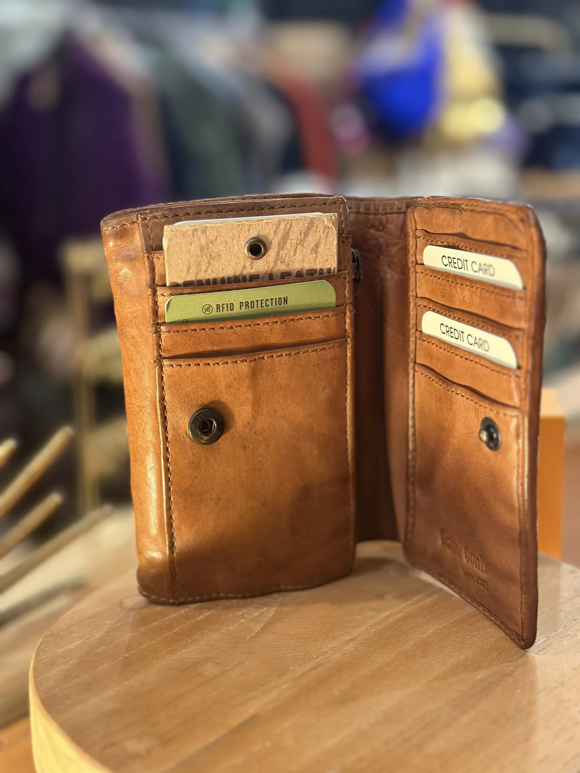 Мужской кошелек: незаменимый аксессуар