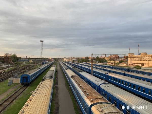 Как два удара молнии подряд. Инспектор объяснила, почему нельзя влезать на крышу вагона поезда Как два удара молнии подряд. Инспектор объяснила, почему нельзя влезать на крышу вагона поезда