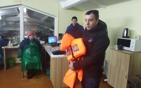 Как спастись при пожаре, рассказали работникам молочно-товарной фермы в Барановичском районе Как спастись при пожаре, рассказали работникам молочно-товарной фермы в Барановичском районе