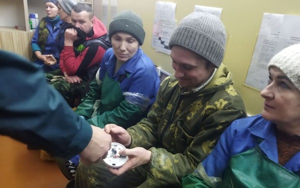 Как спастись при пожаре, рассказали работникам молочно-товарной фермы в Барановичском районе Как спастись при пожаре, рассказали работникам молочно-товарной фермы в Барановичском районе