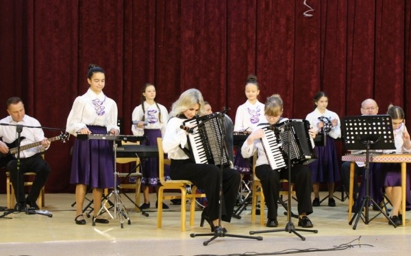 Несколько творческих коллективов Барановичского района подтвердили наименования «образцовый» и «народный» Несколько творческих коллективов Барановичского района подтвердили наименования «образцовый» и «народный»