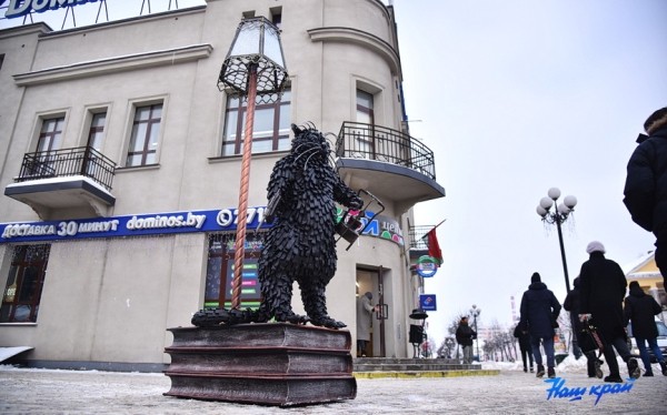 Один ус – в снег, второй – коту на лапу. В Барановичах нашли вандалов, которые испортили фигуру кованого кота Один ус – в снег, второй – коту на лапу. В Барановичах нашли вандалов, которые испортили фигуру кованого кота