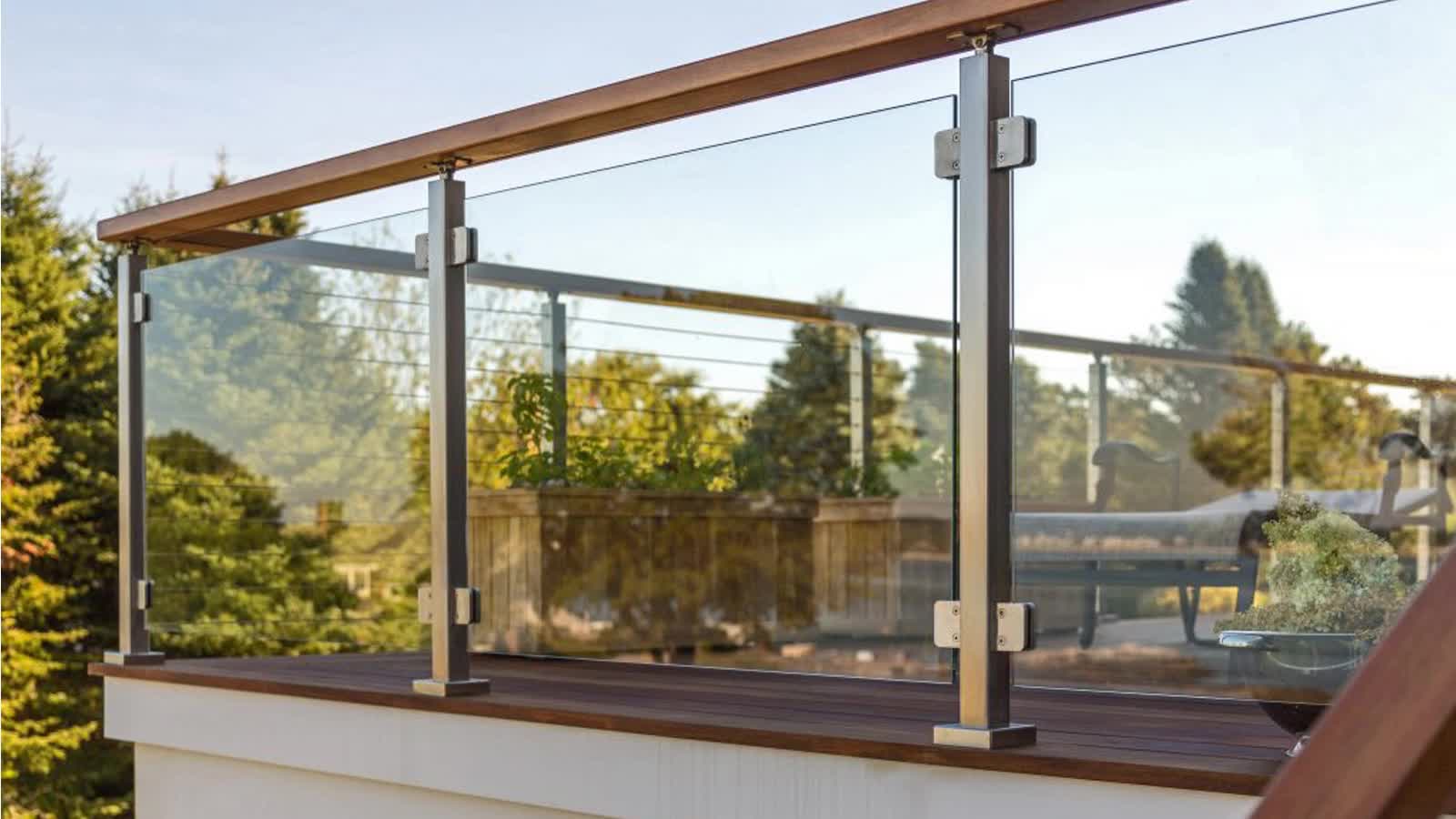 Стеклянные ограждения для террасы — виды и конструкции