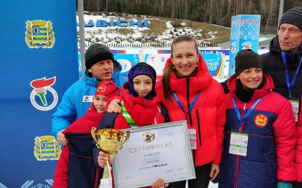 «Приз в 1000 рублей потрачу на лыжи!» Школьница из Барановичского района – в тройке лидеров финала «Снежного снайпера»