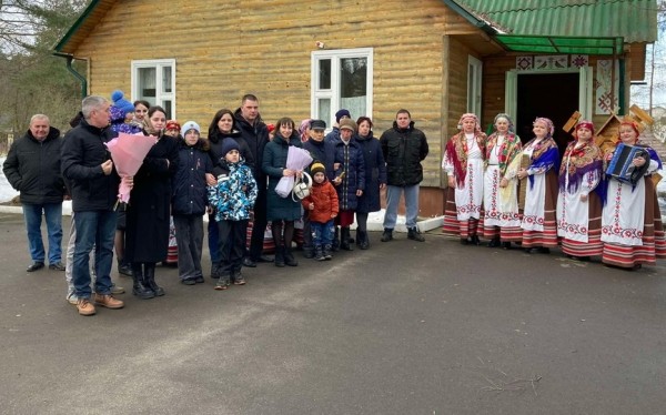 У Баранавіцкім раёне дыяментавае вяселле адзначылі традыцыйным абрадам