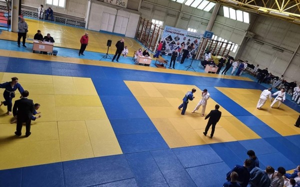 В авангарде — девушки! В авангарде — девушки!