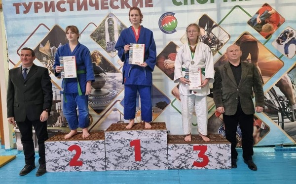 В авангарде — девушки! В авангарде — девушки!