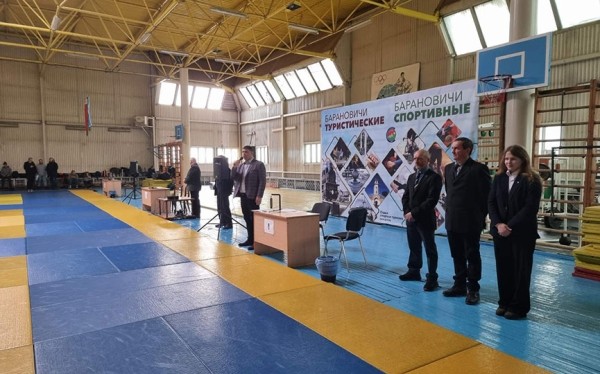 В авангарде — девушки! В авангарде — девушки!