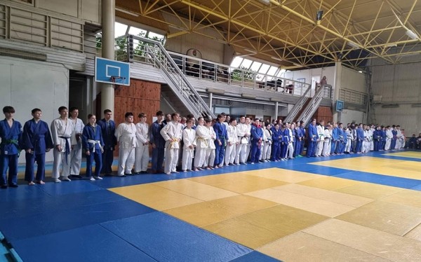 В авангарде — девушки! В авангарде — девушки!