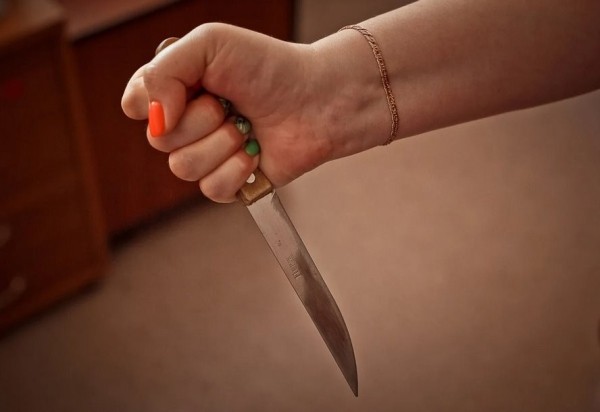 В Барановичском районе жена ударила мужа ножом в живот