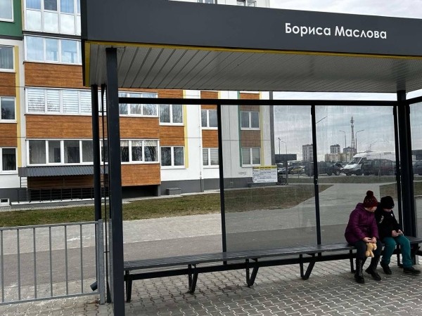 В Бресте повредили шесть остановок В Бресте повредили шесть остановок