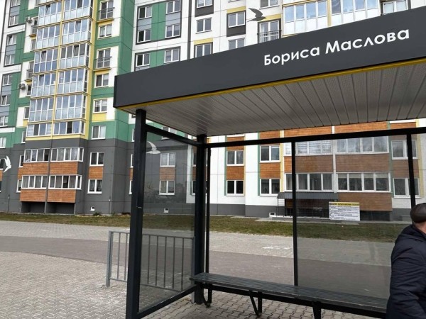 В Бресте повредили шесть остановок В Бресте повредили шесть остановок