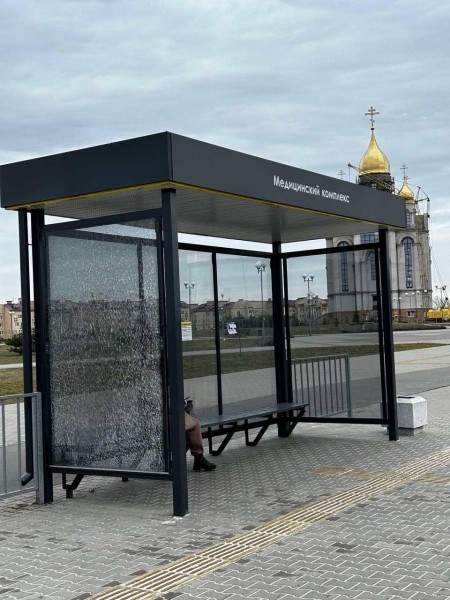 В Бресте повредили шесть остановок В Бресте повредили шесть остановок