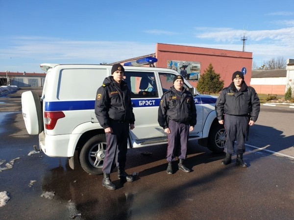 В Бресте водитель врезался в столб. Подробности В Бресте водитель врезался в столб. Подробности