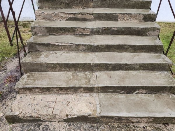 В Дрогичине в многоэтажке по улице Карла Маркса затапливает стоянку и подвалы В Дрогичине в многоэтажке по улице Карла Маркса затапливает стоянку и подвалы