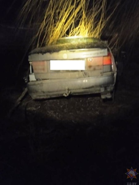 Водителя и двух пассажиров спасли работники МЧС при ДТП в Столинском районе Водителя и двух пассажиров спасли работники МЧС при ДТП в Столинском районе