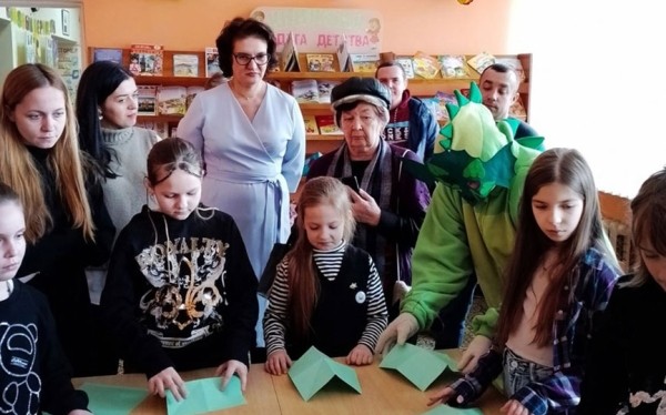 Выставка рисунков открылась в городской детской библиотеке в Барановичах