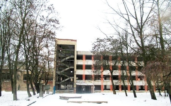 Забор убрали. Какова судьба у заброшки на Кирова в Барановичах Забор убрали. Какова судьба у заброшки на Кирова в Барановичах