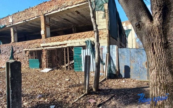 Забор убрали. Какова судьба у заброшки на Кирова в Барановичах Забор убрали. Какова судьба у заброшки на Кирова в Барановичах