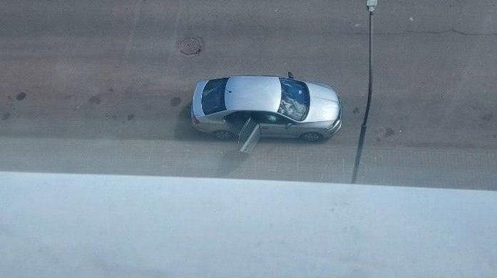 
												Белорус выбросил в окно бутылку и попал в автомобиль
											