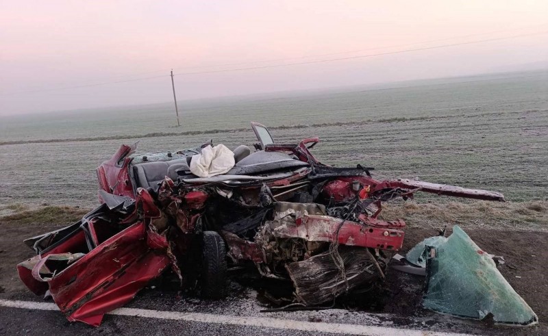 Смертельное ДТП в Пинском районе: оторвавшийся прицеп столкнулся с автомобилем
Смертельное ДТП в Пинском районе: оторвавшийся прицеп столкнулся с автомобилем