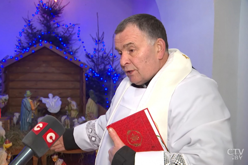 Католический священник в Беларуси приговорен к 11 годам заключения за госизмену
Католический священник в Беларуси приговорен к 11 годам заключения за госизмену